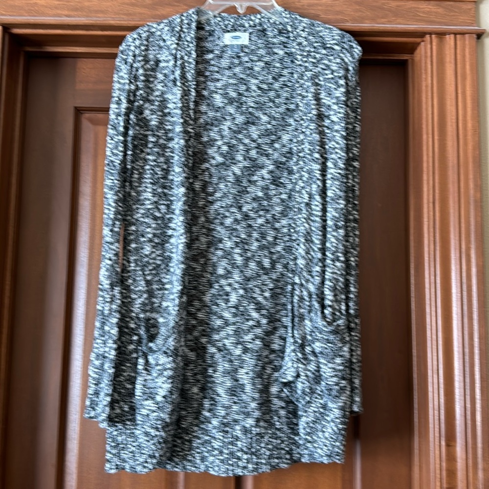 Black and white cardigan with two pockets. Old navy size small